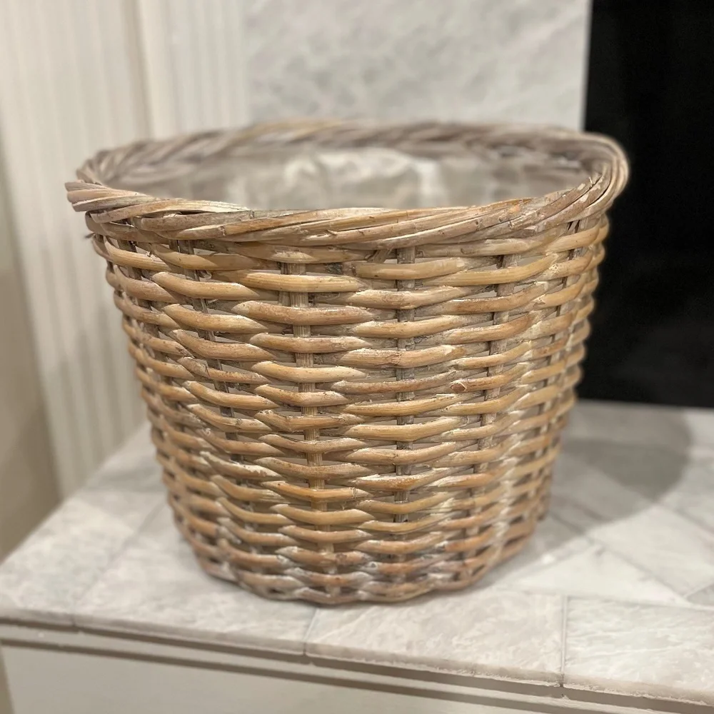 Wicker Porch Plant Pot Cover Plastic Lined 14
